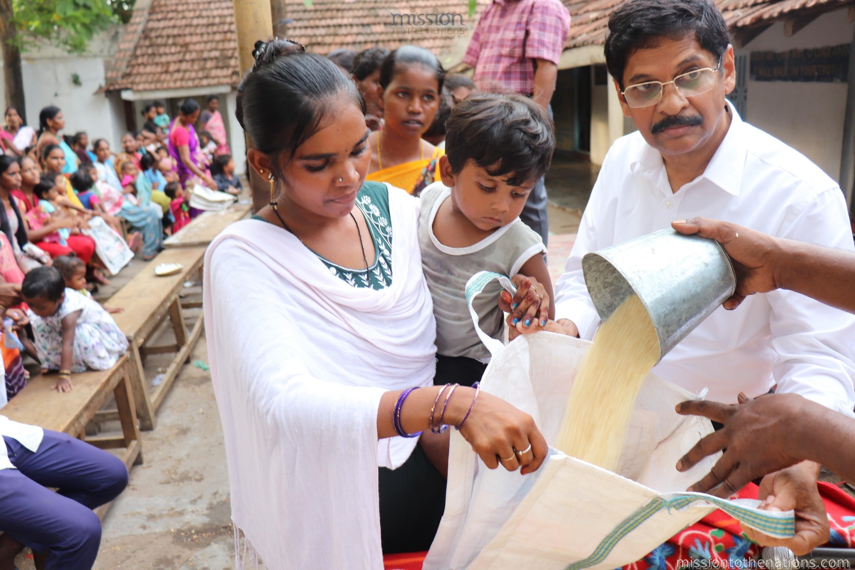Young pregnant mother receiving groceries